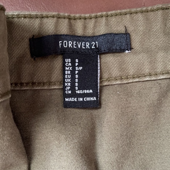 Buttoned skirt - Picture 4 of 4